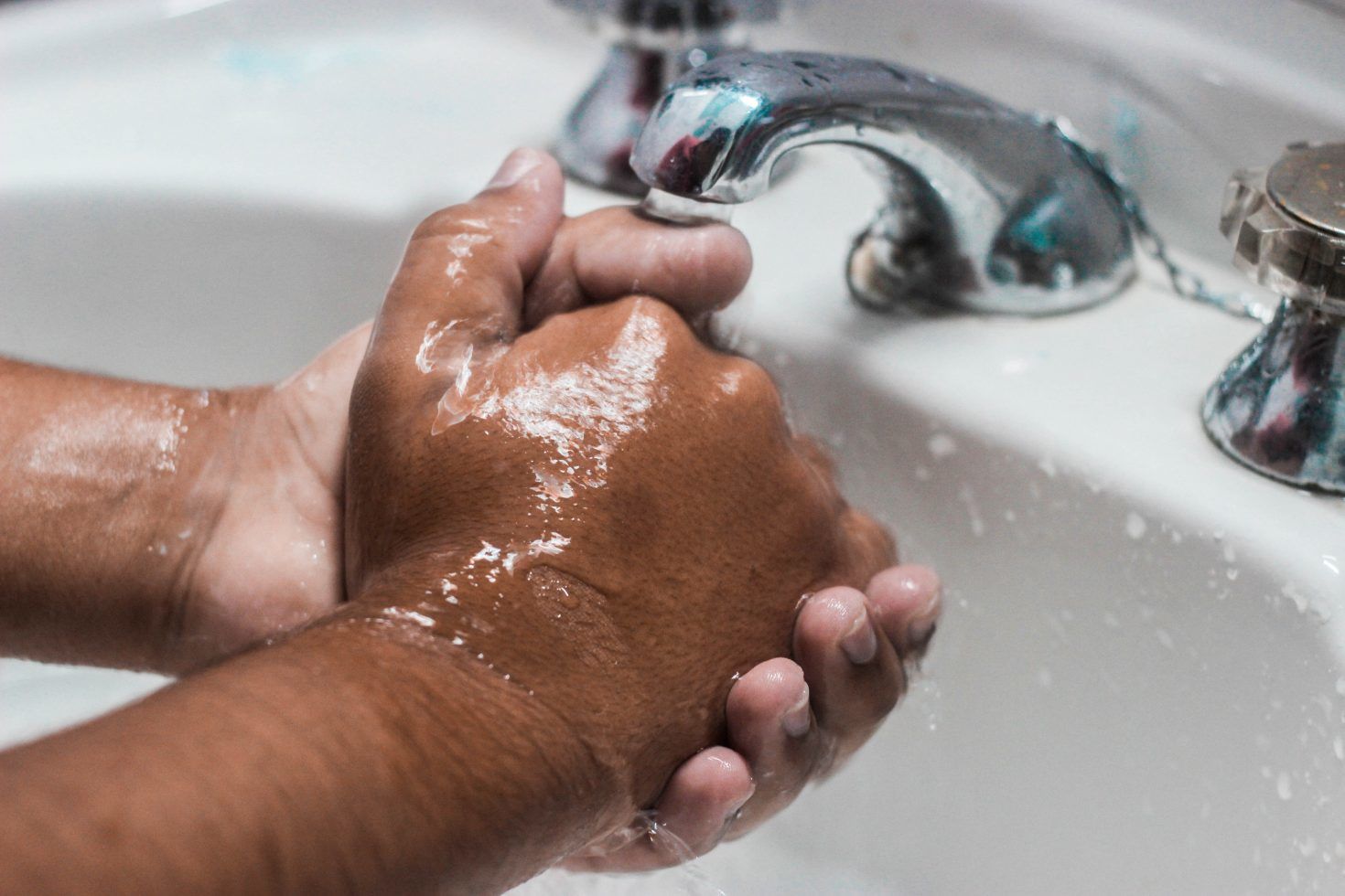 droge handen door het wassen